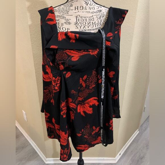 Pretty little thing top NWT - Picture 3 of 8